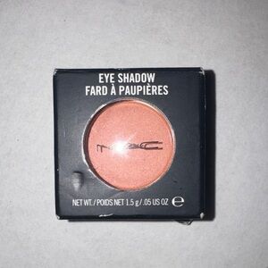 MAC Cosmetics Eyeshadow in pollinator